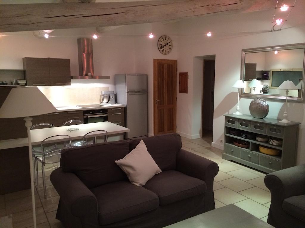 Mas Des Limites Bed & Breakfast Rognonas Стая снимка