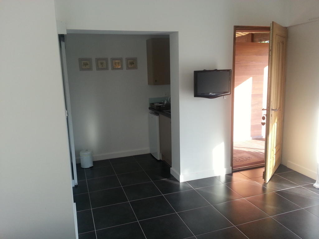 Mas Des Limites Bed & Breakfast Rognonas Стая снимка