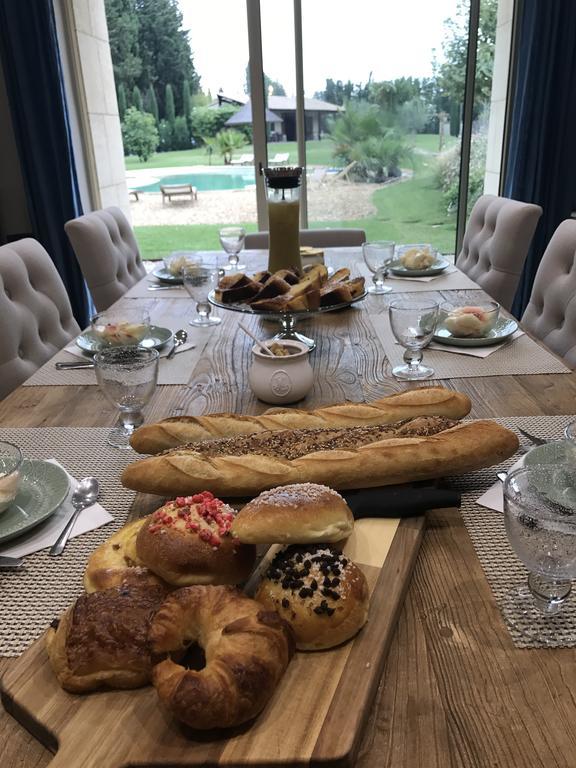 Mas Des Limites Bed & Breakfast Rognonas Екстериор снимка