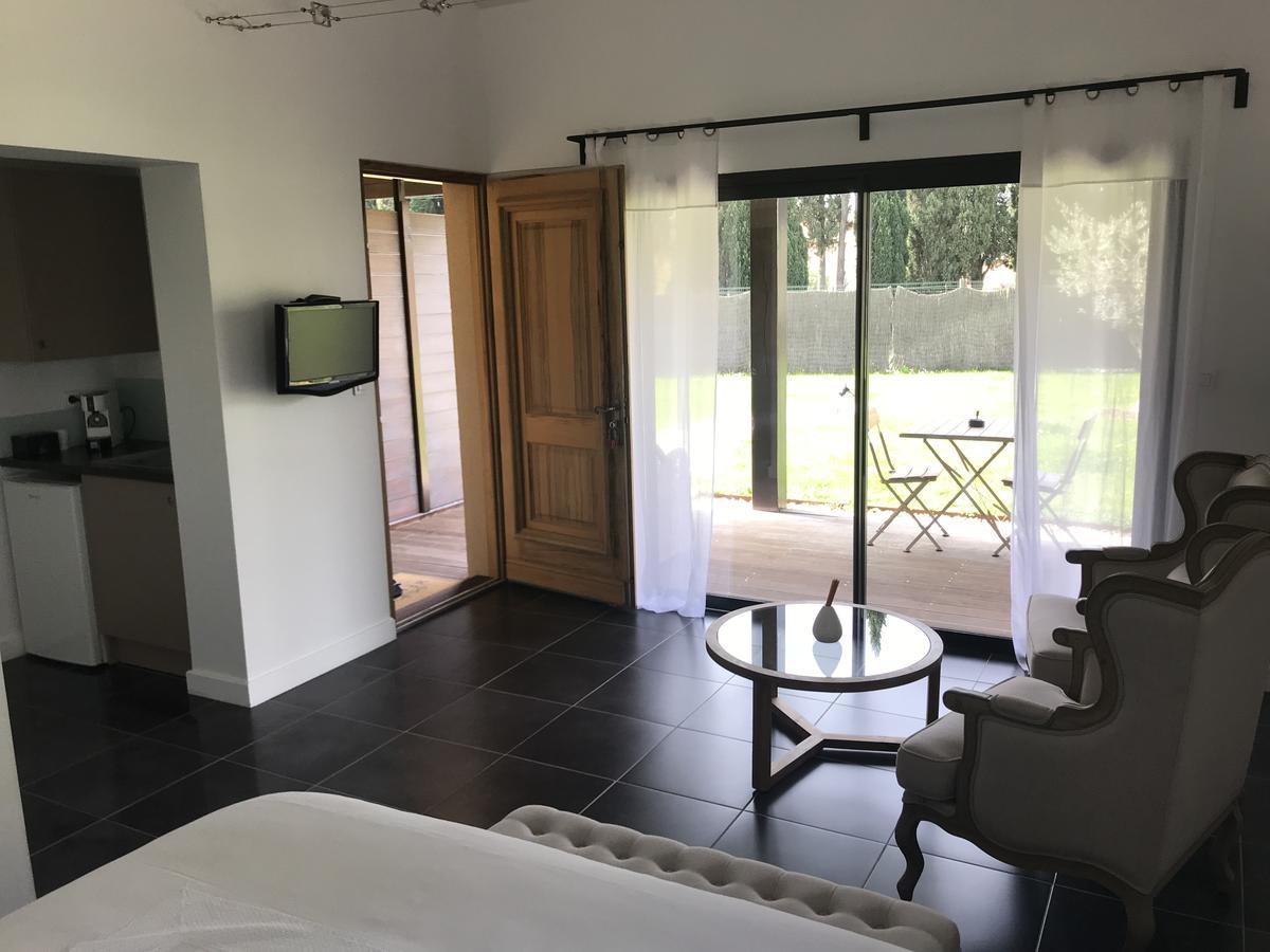 Mas Des Limites Bed & Breakfast Rognonas Екстериор снимка