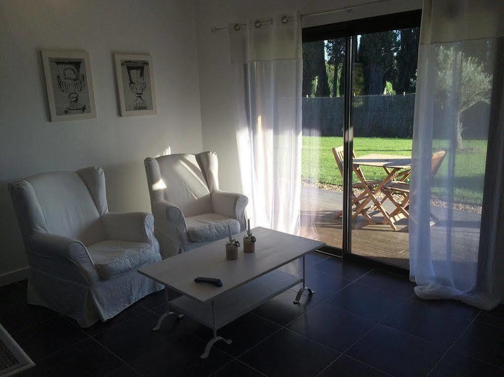 Mas Des Limites Bed & Breakfast Rognonas Екстериор снимка