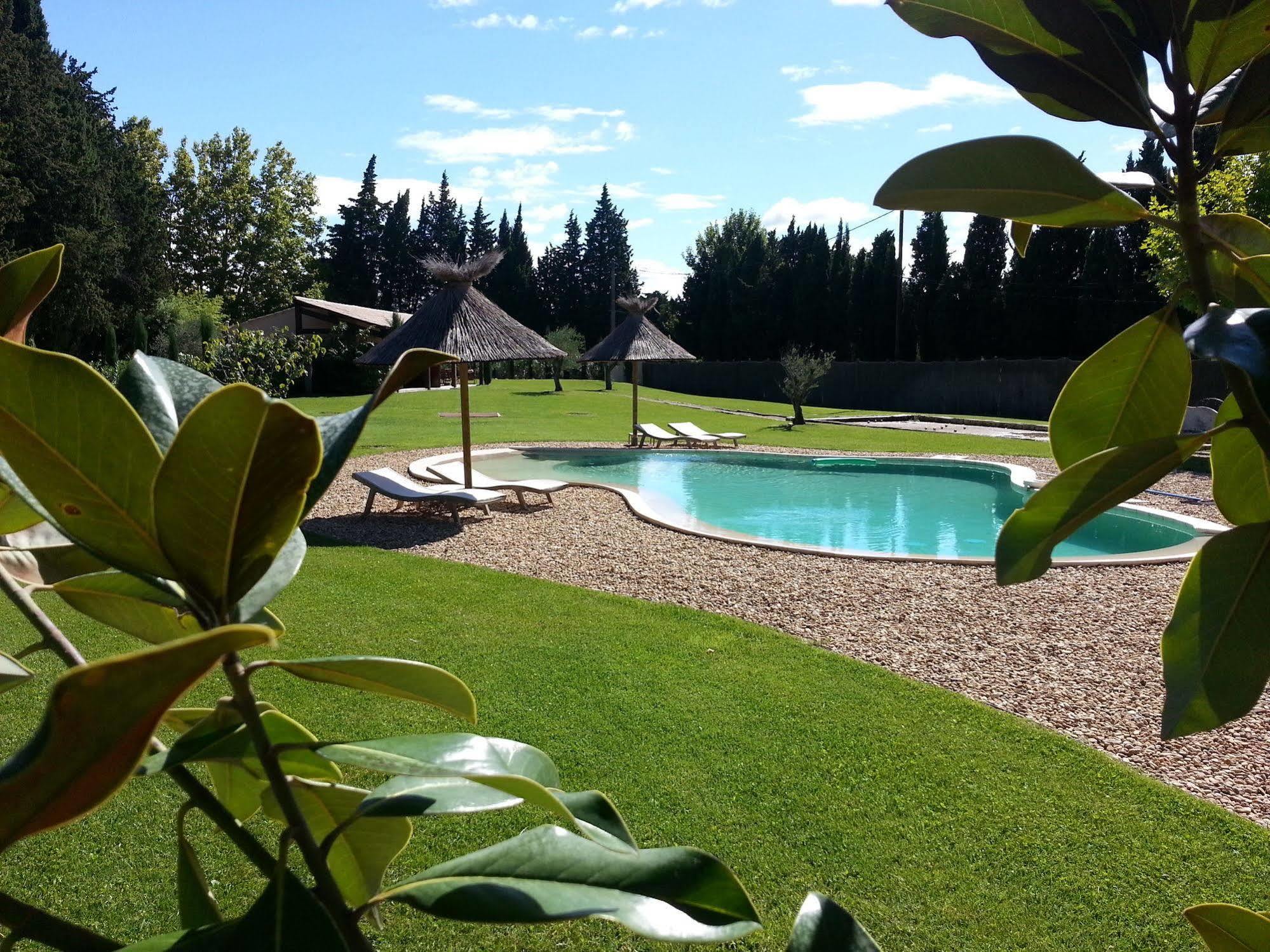 Mas Des Limites Bed & Breakfast Rognonas Екстериор снимка