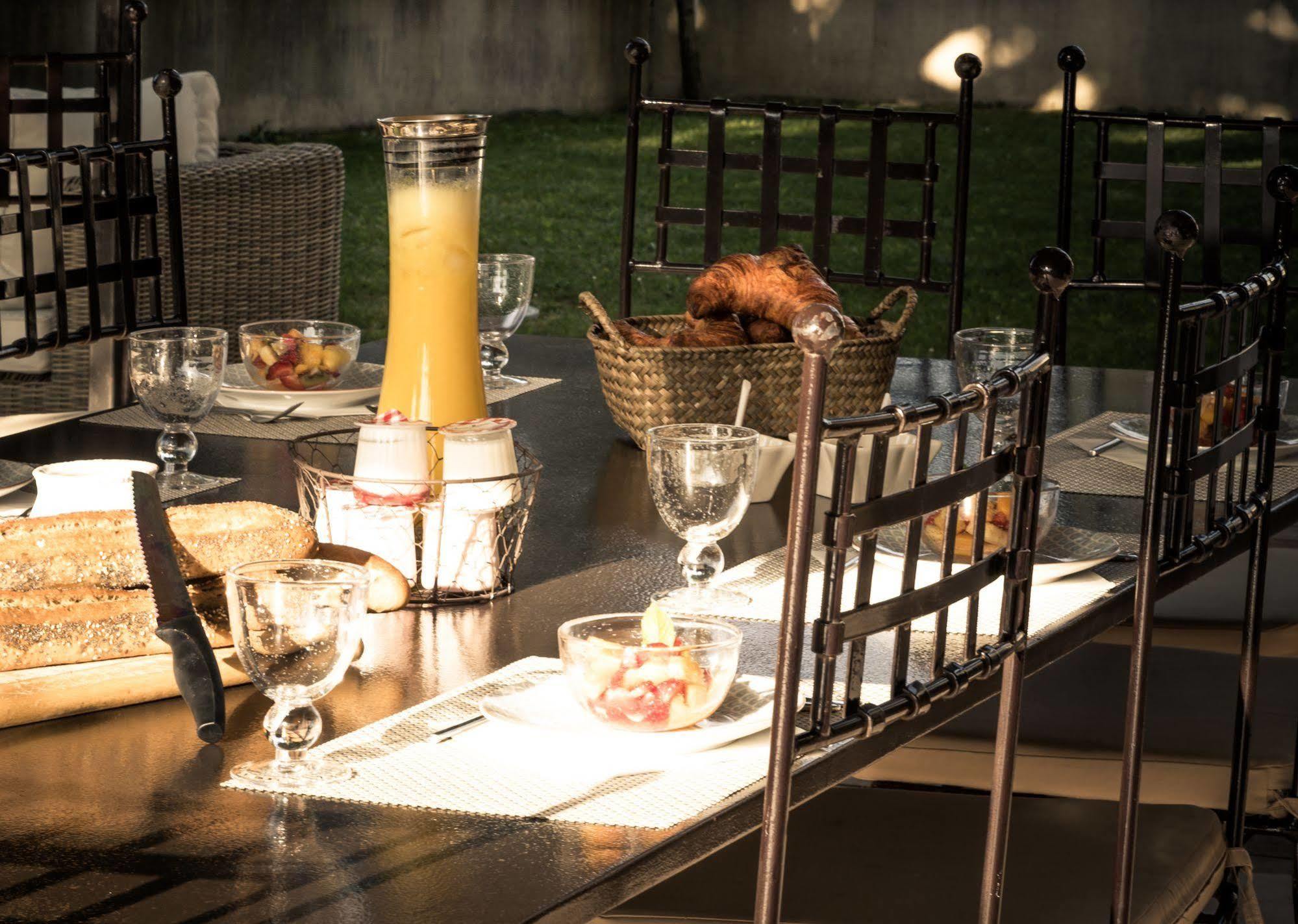 Mas Des Limites Bed & Breakfast Rognonas Екстериор снимка