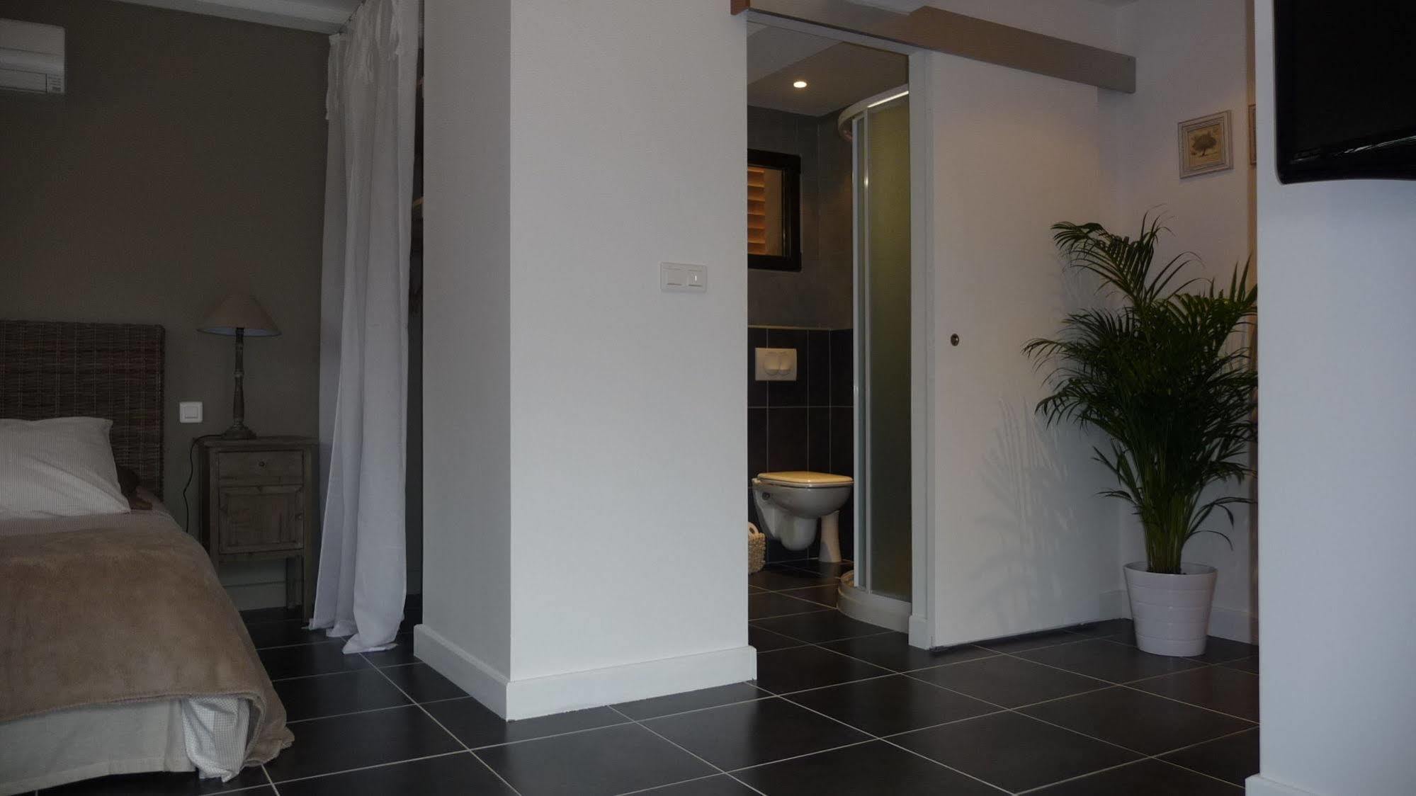 Mas Des Limites Bed & Breakfast Rognonas Екстериор снимка