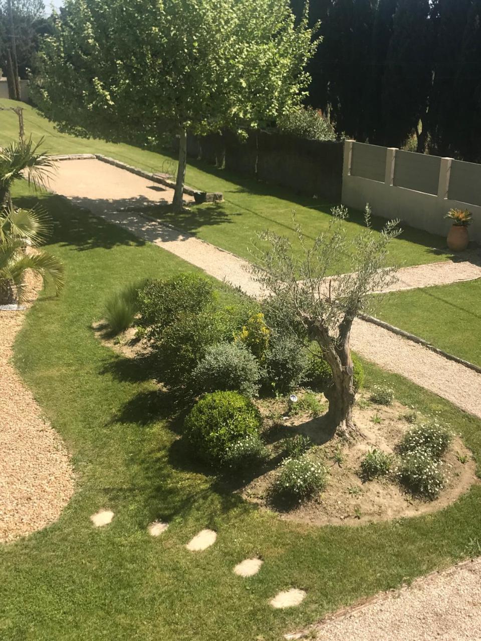 Mas Des Limites Bed & Breakfast Rognonas Екстериор снимка