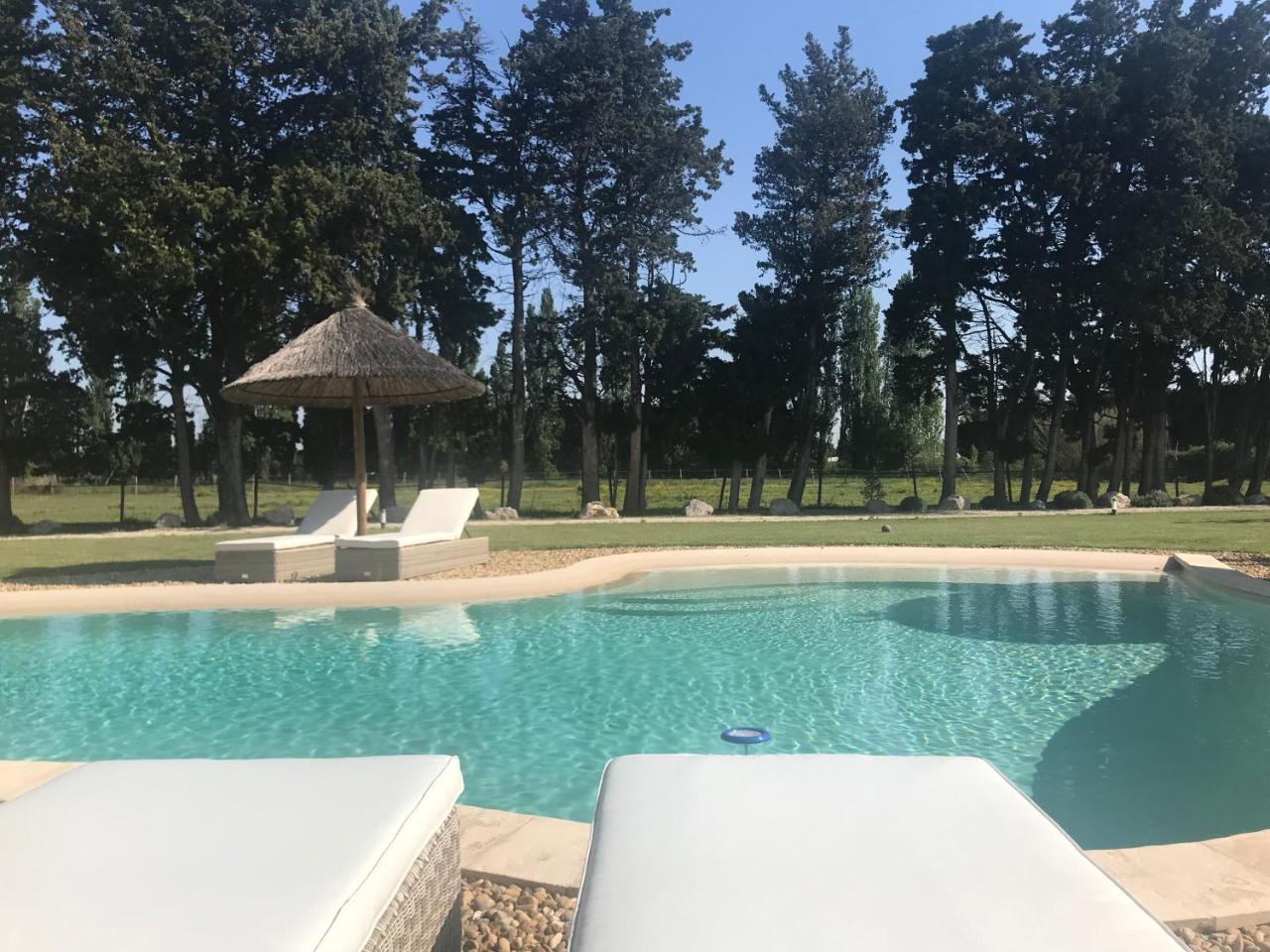 Mas Des Limites Bed & Breakfast Rognonas Екстериор снимка